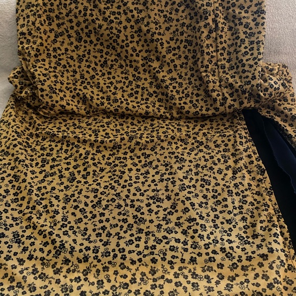 H&M- Ladies knee length skirt - Picture 6 of 11